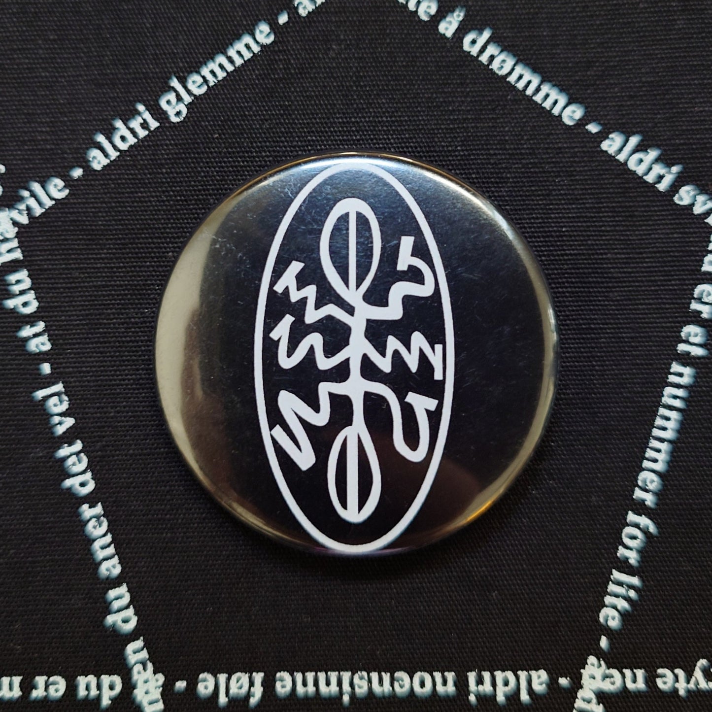 Seigmen button classic logo